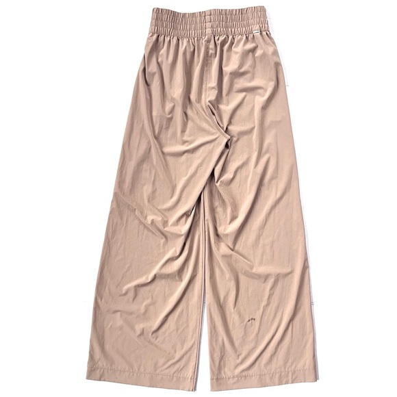 ✨ SOLD || Vuori Women’s Villa Wide Leg Pants in Goldenrod (Small) *FLAWS - Picture 4 of 11